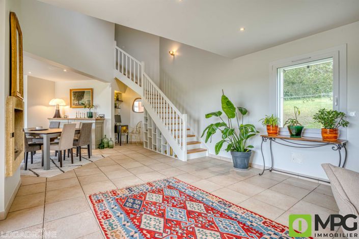 Image No.9-5 Bed House for sale