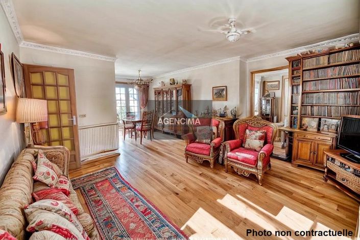 Image No.2-4 Bed House for sale