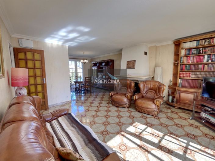 Image No.3-4 Bed House for sale