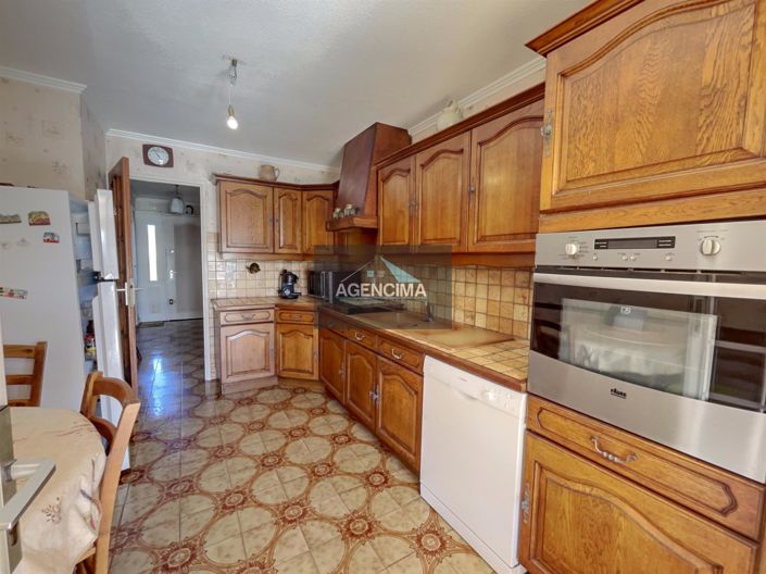 Image No.6-4 Bed House for sale