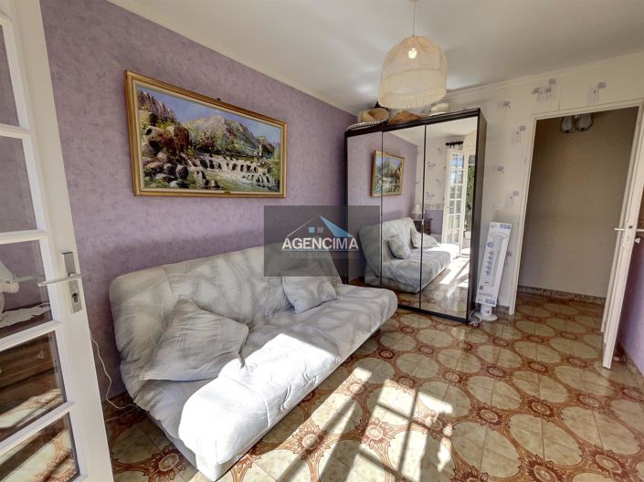 Image No.8-4 Bed House for sale