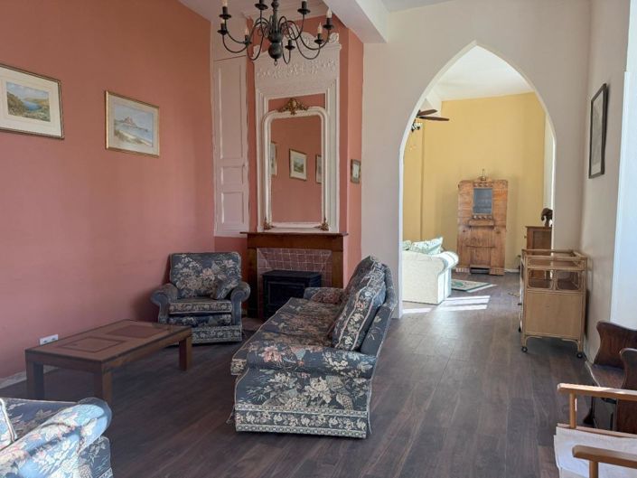 Image No.8-5 Bed House for sale