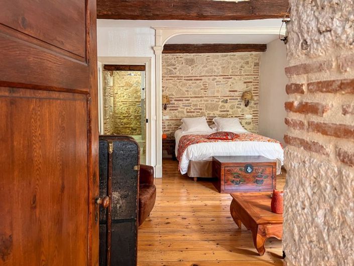 Image No.13-10 Bed Property for sale