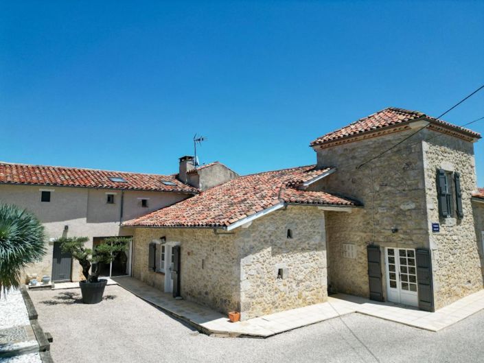 Image No.2-4 Bed House for sale