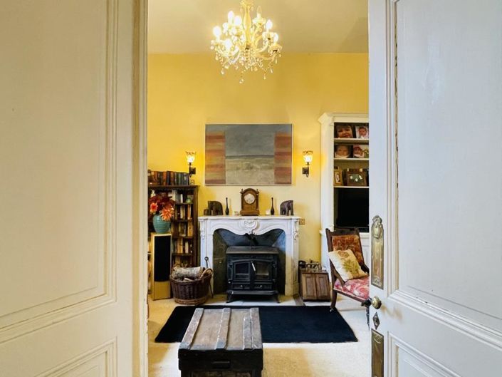 Image No.6-6 Bed House for sale