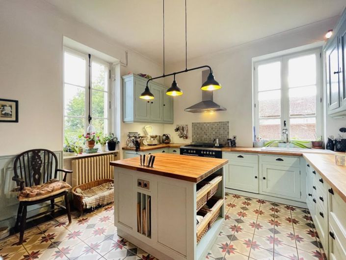 Image No.8-6 Bed House for sale