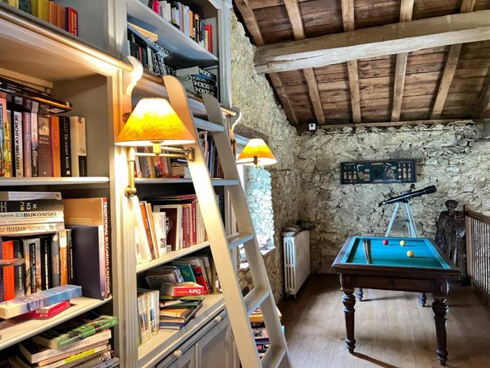 Image No.12-6 Bed House for sale