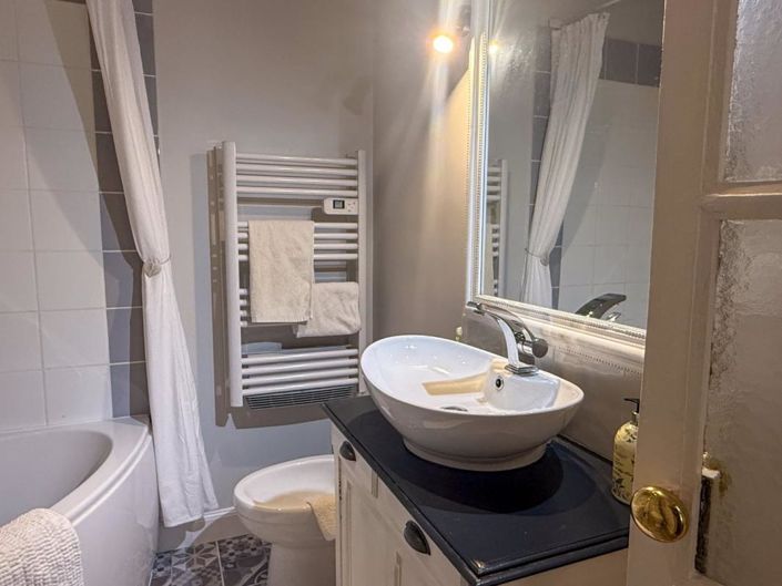 Image No.19-3 Bed House for sale