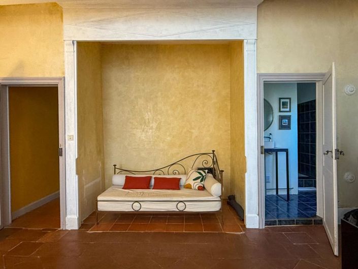 Image No.9-2 Bed House for sale