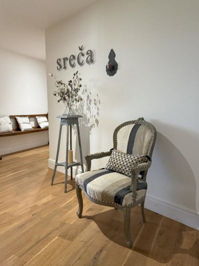 Image No.14-6 Bed House for sale