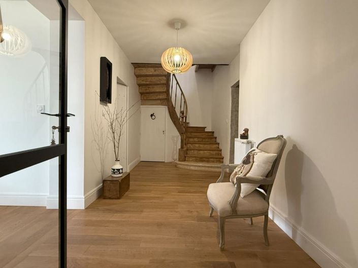 Image No.7-6 Bed House for sale