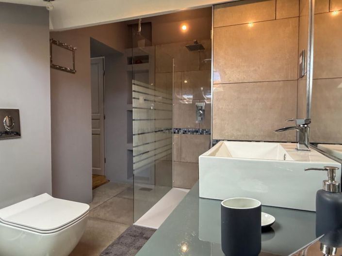 Image No.16-6 Bed House for sale