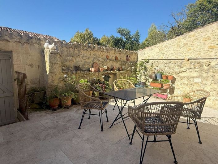 Image No.1-4 Bed House for sale