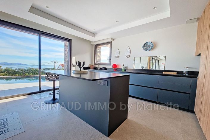 Image No.4-5 Bed House for sale