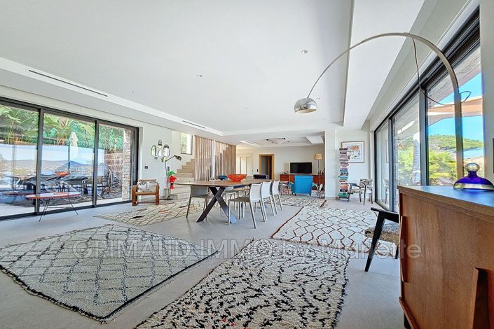 Image No.5-5 Bed House for sale