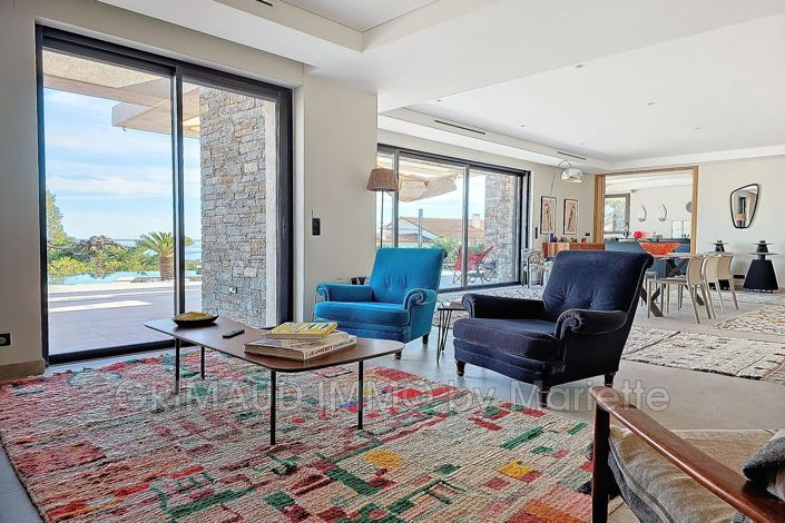 Image No.8-5 Bed House for sale