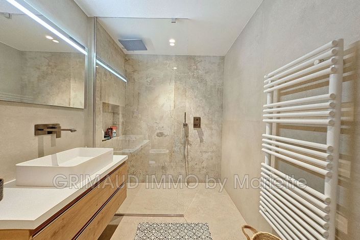 Image No.9-5 Bed House for sale