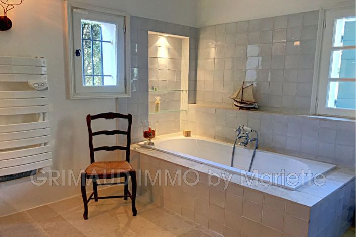 Image No.16-6 Bed House for sale