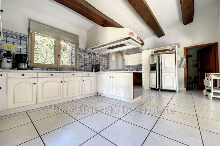 Image No.8-9 Bed House for sale