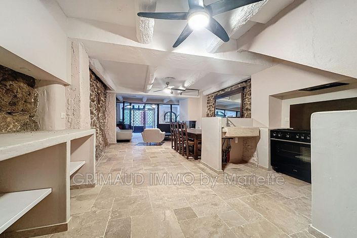 Image No.2-Maison de 2 chambres à vendre à Grimaud