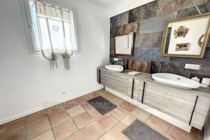 Image No.17-7 Bed House for sale