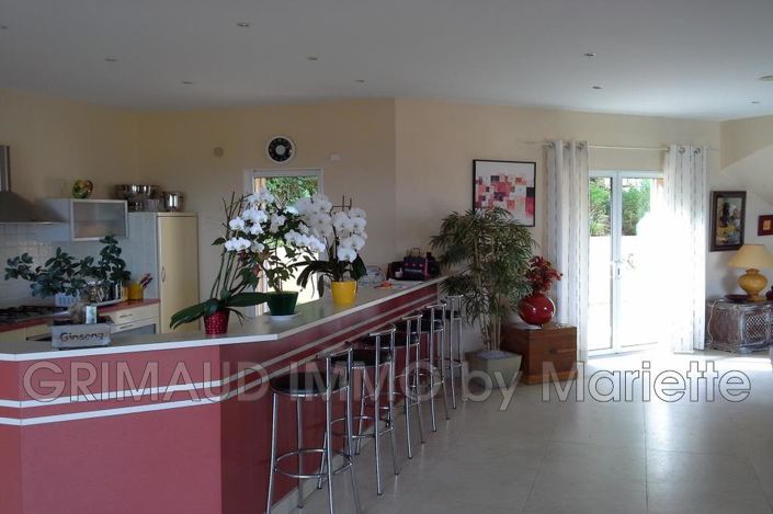 Image No.12-5 Bed House for sale