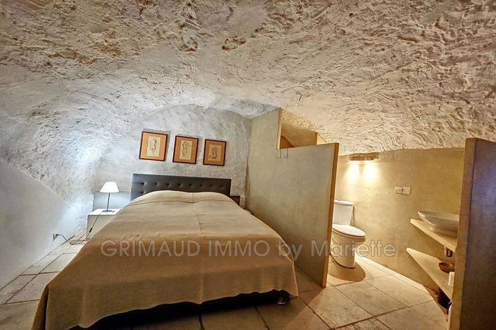 Image No.6-3 Bed House for sale