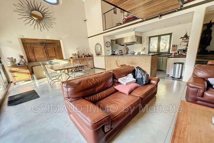 Image No.6-7 Bed House for sale