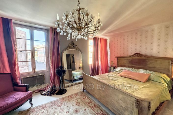 Image No.19-7 Bed House for sale