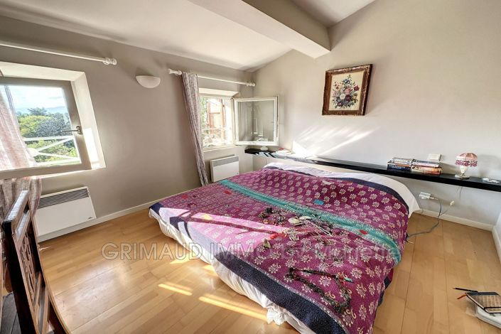 Image No.20-7 Bed House for sale