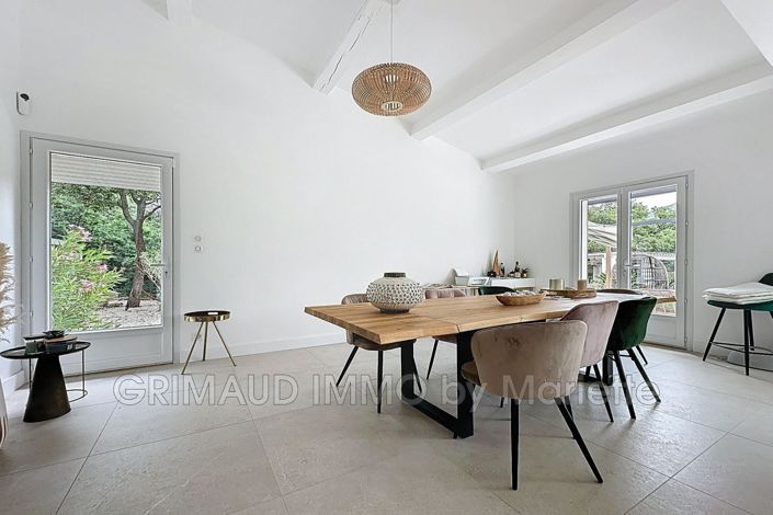 Image No.11-3 Bed House for sale