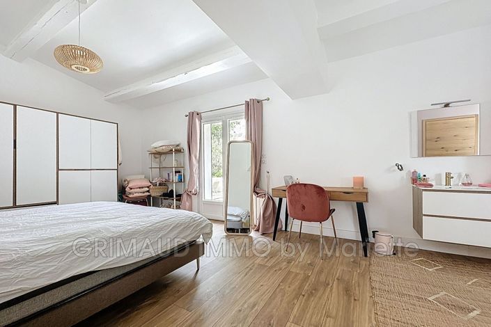 Image No.14-3 Bed House for sale