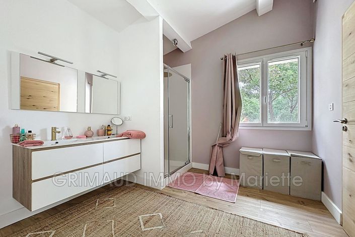 Image No.15-3 Bed House for sale