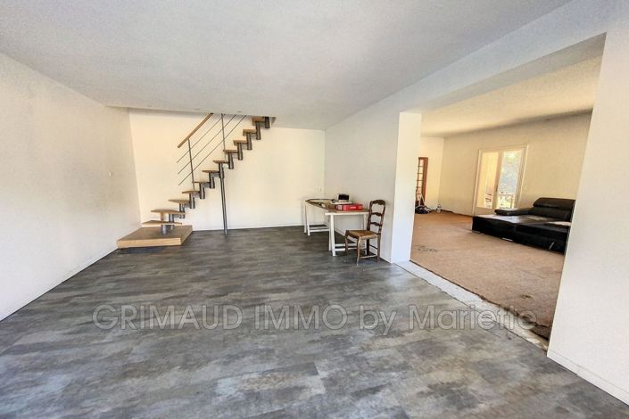 Image No.9-5 Bed House for sale