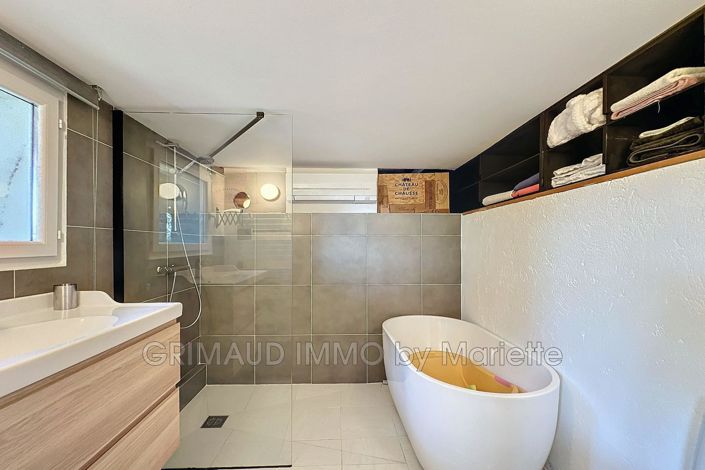 Image No.12-3 Bed House for sale