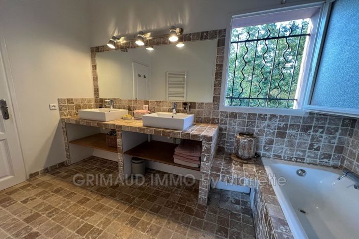 Image No.17-7 Bed House for sale