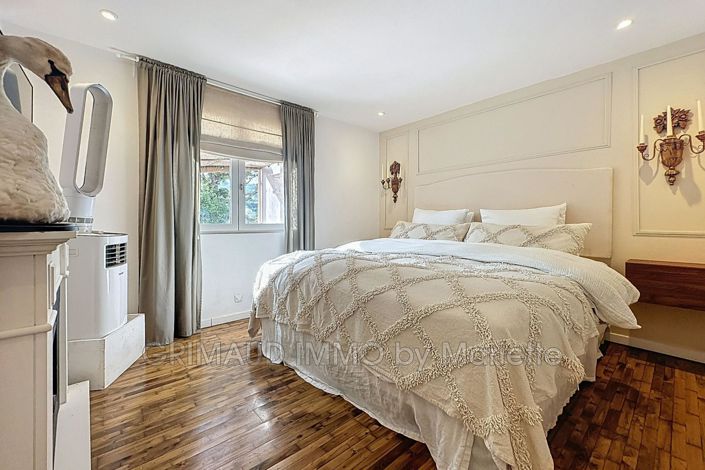 Image No.20-7 Bed House for sale