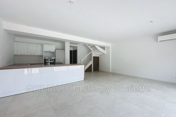 Image No.5-2 Bed House for sale