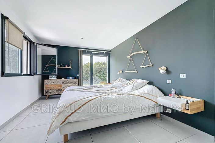 Image No.16-4 Bed House for sale