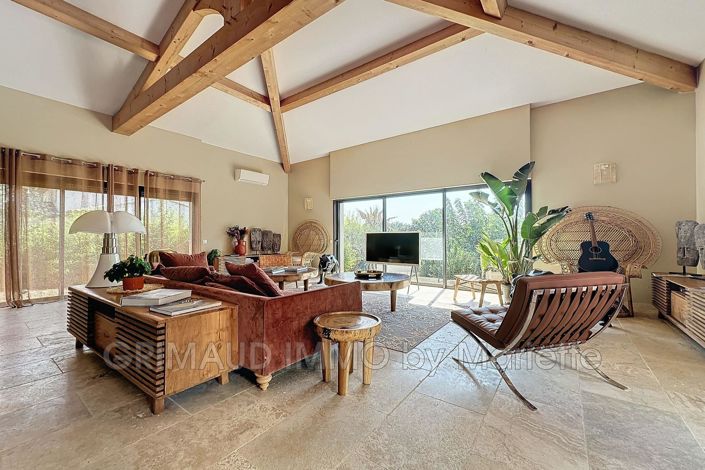 Image No.10-6 Bed House for sale