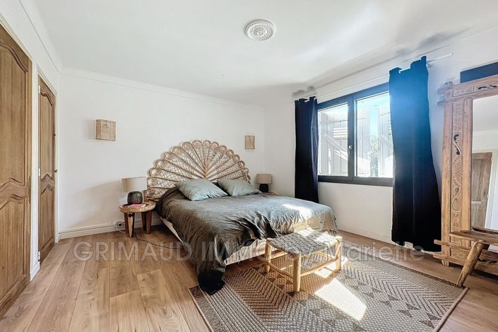 Image No.19-6 Bed House for sale