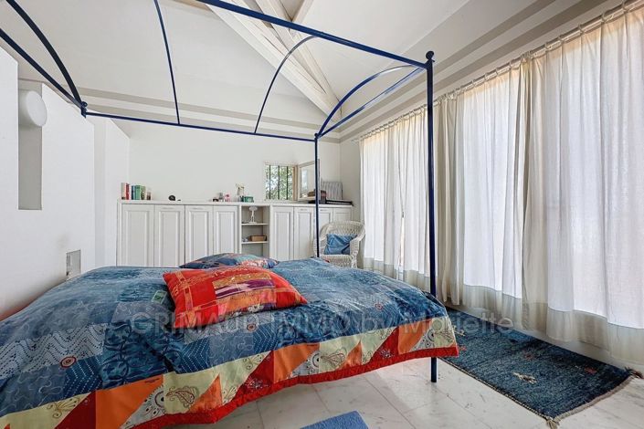 Image No.16-5 Bed House for sale