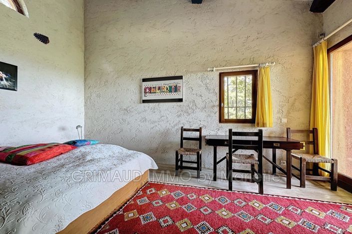 Image No.18-5 Bed House for sale