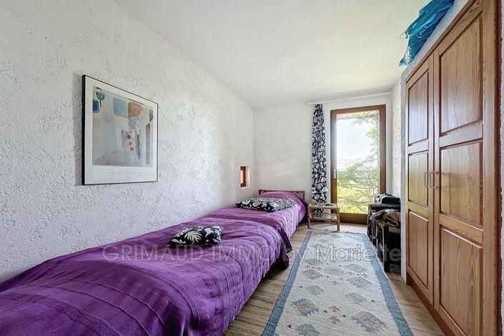 Image No.20-5 Bed House for sale