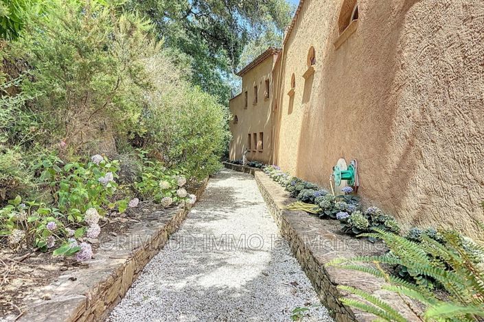 Image No.8-5 Bed House for sale