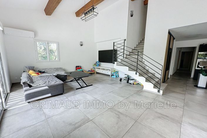 Image No.10-5 Bed House for sale