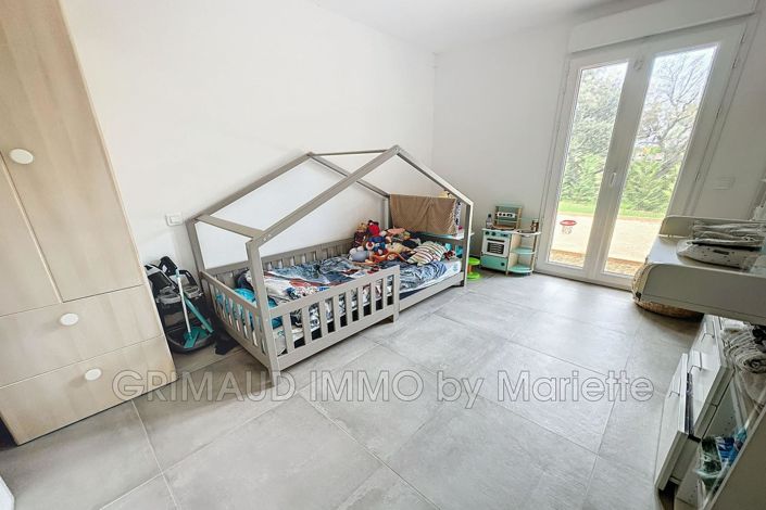 Image No.11-5 Bed House for sale