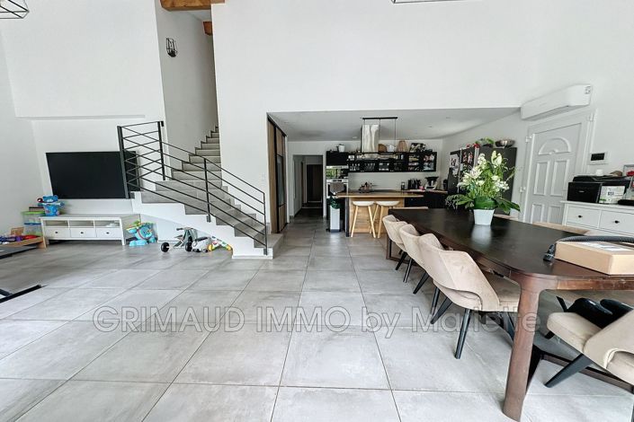 Image No.7-5 Bed House for sale