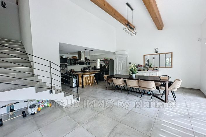 Image No.9-5 Bed House for sale