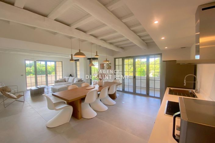 Image No.4-8 Bed House for sale